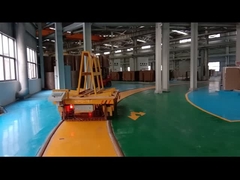 পাথরের স্ল্যাব রেল ট্রলি বহন করে